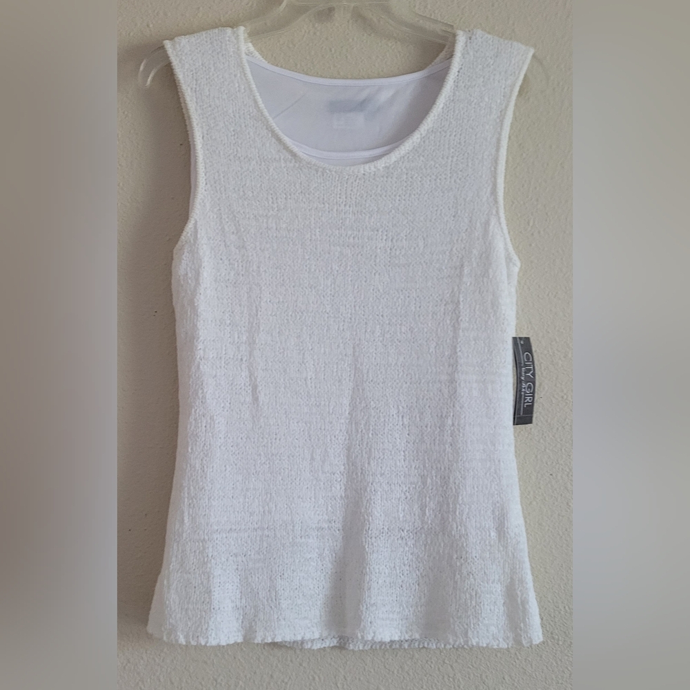 City Girl Sz Medium White Textured Scoop Neck Tank